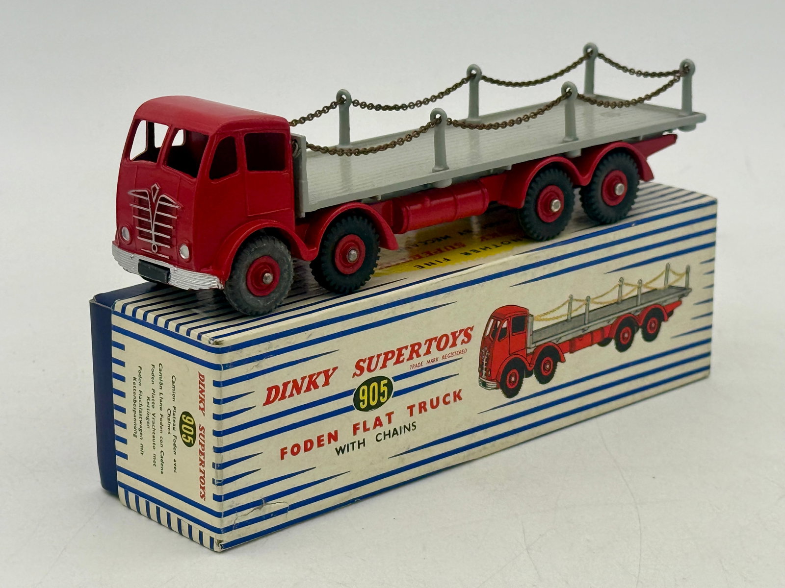 Dinky Supertoys No. 905 Foden Flat Truck with Chains (1 of 3)