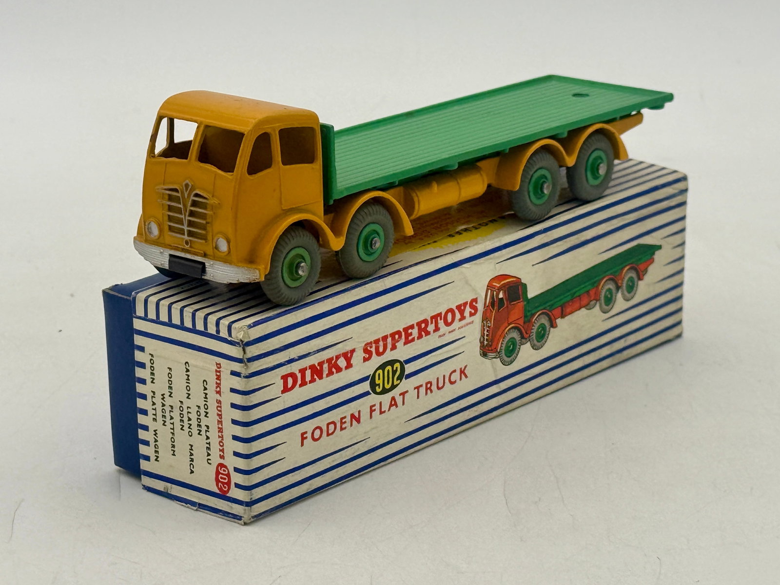 Dinky Supertoys No. 902 Foden Flat Truck in Original Box (1 of 4)