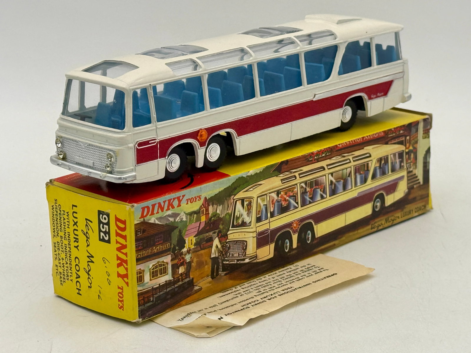 Dinky Toys No. 952 Vega Major Luxury Coach with Original Box (1 of 5)