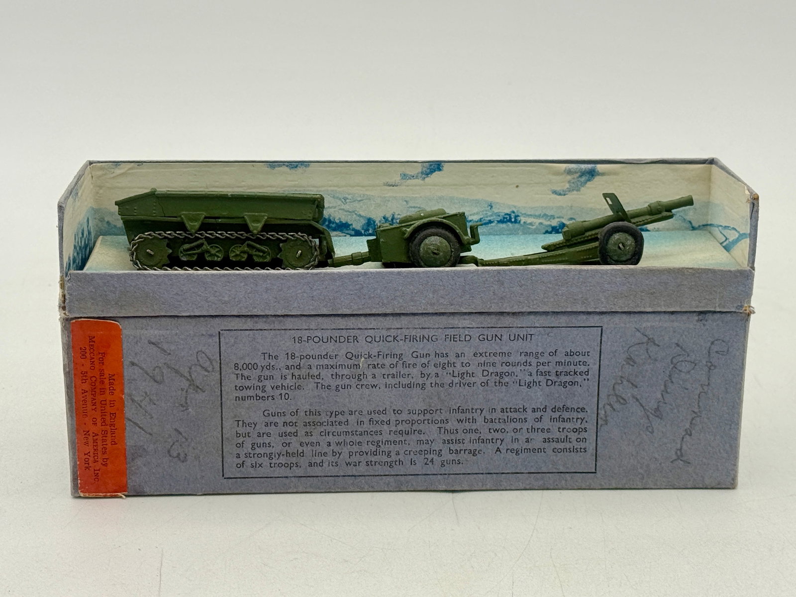 Dinky Toys No. 162 18-Pounder Quick-Firing Field Gun Unit: A vintage Dinky Toys No. 162 military set manufactured by Meccano Ltd. in England, featuring a die-cast metal tracked Light Dragon tractor, an ammunition trailer, and an 18-pounder field gun. Each pie