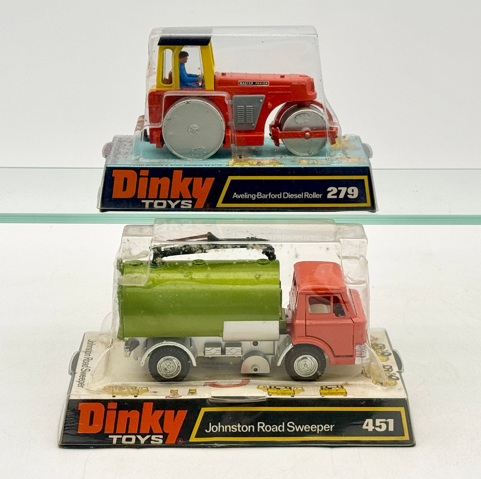 Two Dinky Toys Die-Cast Vehicles in Original Bubble Packaging (1 of 5)