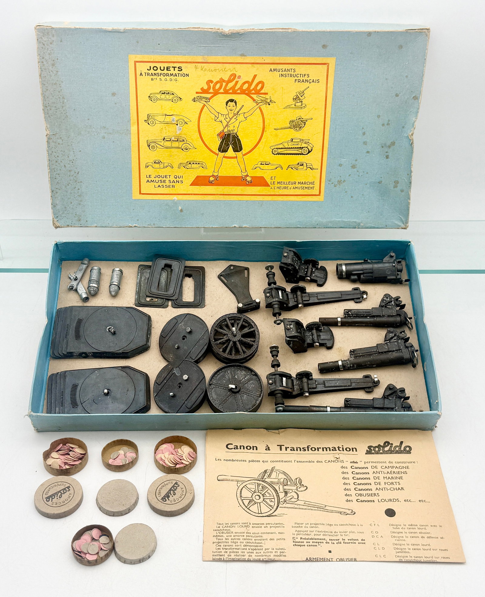 Vintage Solido Die-Cast Metal Canon ? Transformation Construction Set: This Solido "Canon à Transformation" construction set, dated Summer 1942, features die-cast metal artillery components. The assortment includes various cannon barrels, carriages, base
