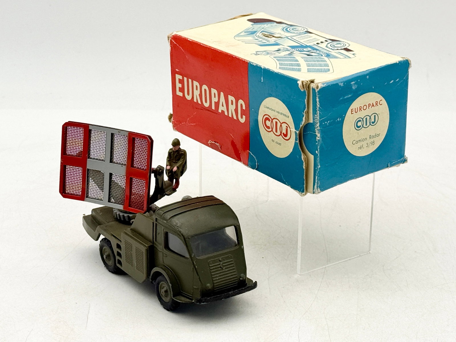 CIJ Europarc Renault 2.5T Military Radar Truck with Box (1 of 4)
