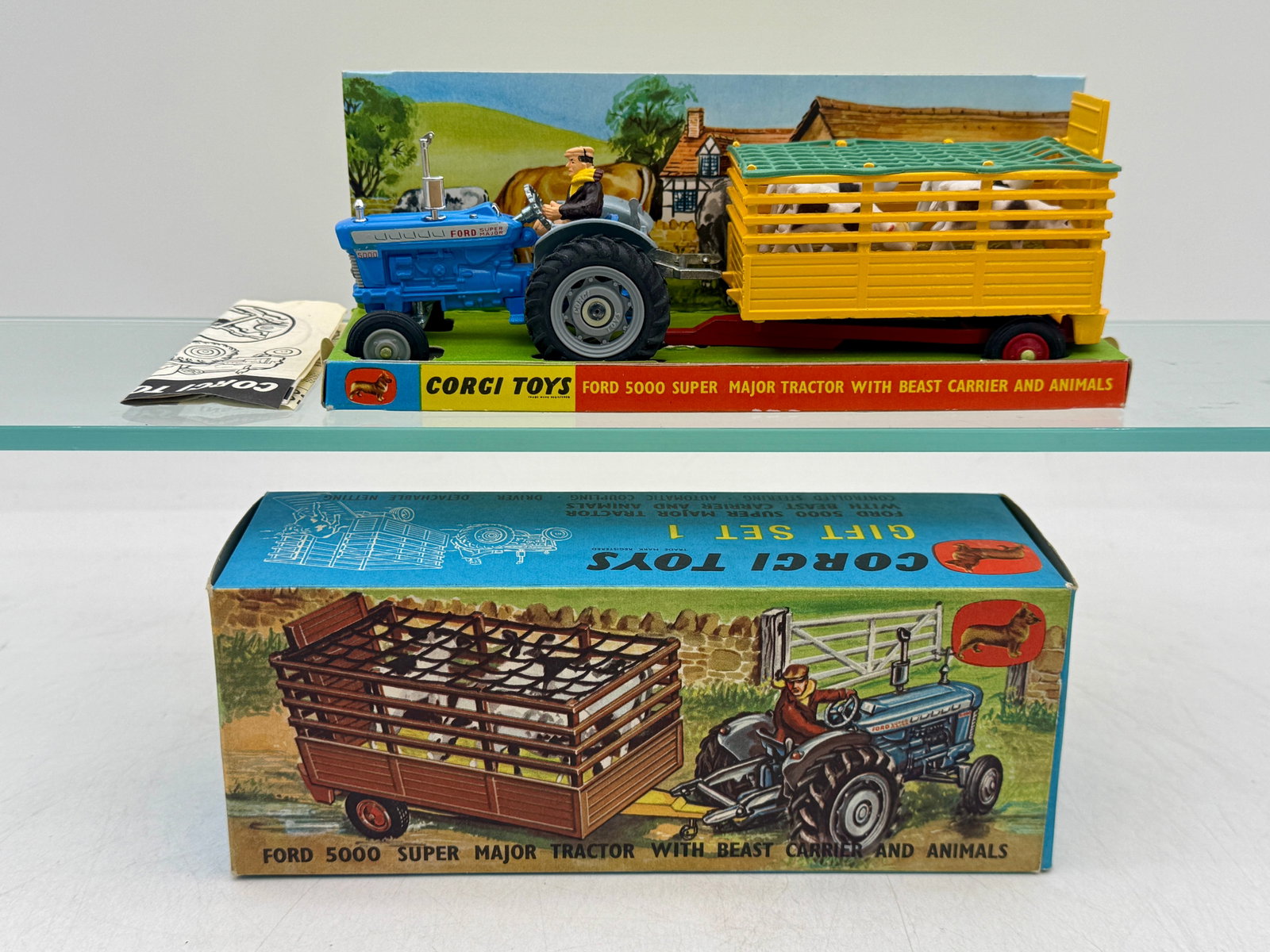 Corgi Toys Gift Set 1 Ford 5000 Super Major Tractor (1 of 2)