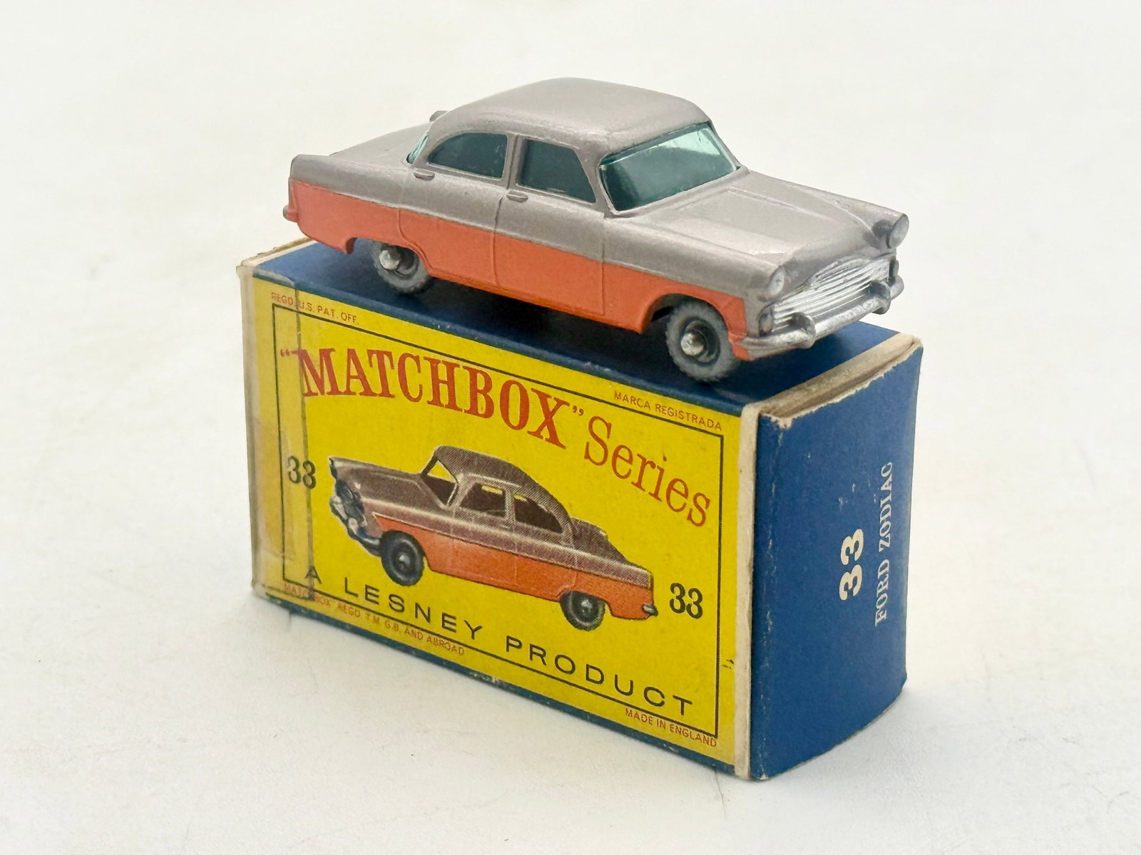 Matchbox Series No. 33A11 Ford Zodiac with Original Box (1 of 5)