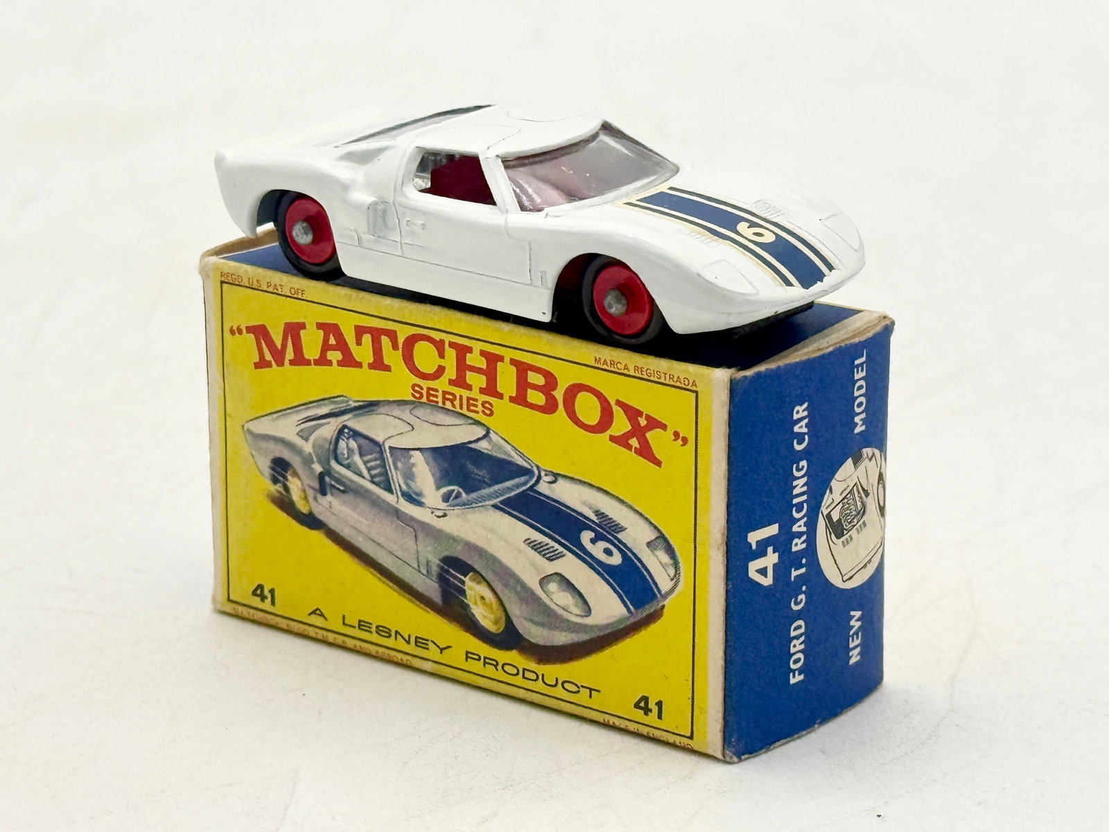 Lesney Matchbox No. 41C1 Ford G.T. Racing Car and Box (1 of 5)
