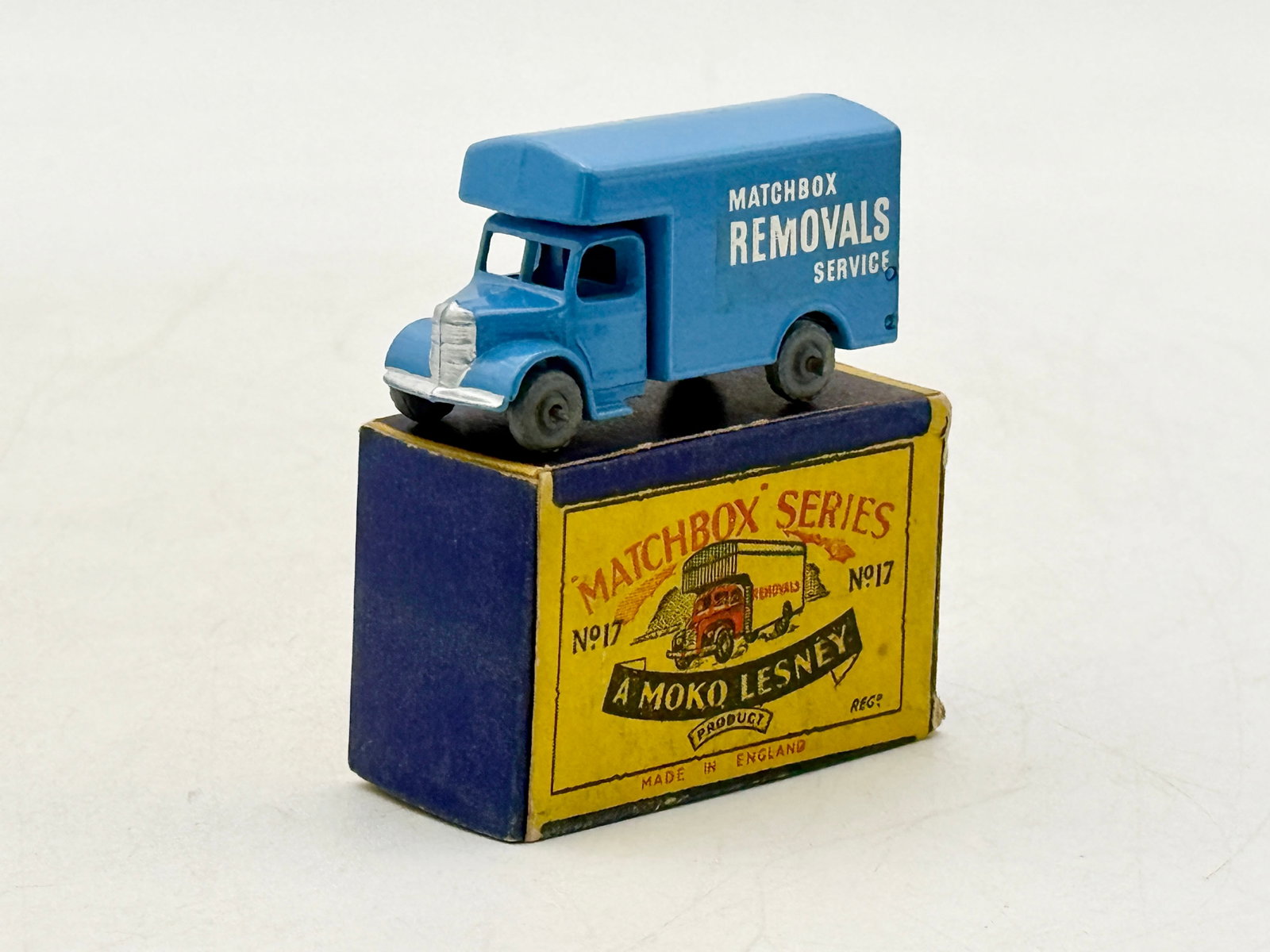 Matchbox No. 17A3 Moko Lesney Bedford Removals Van with Box (1 of 5)