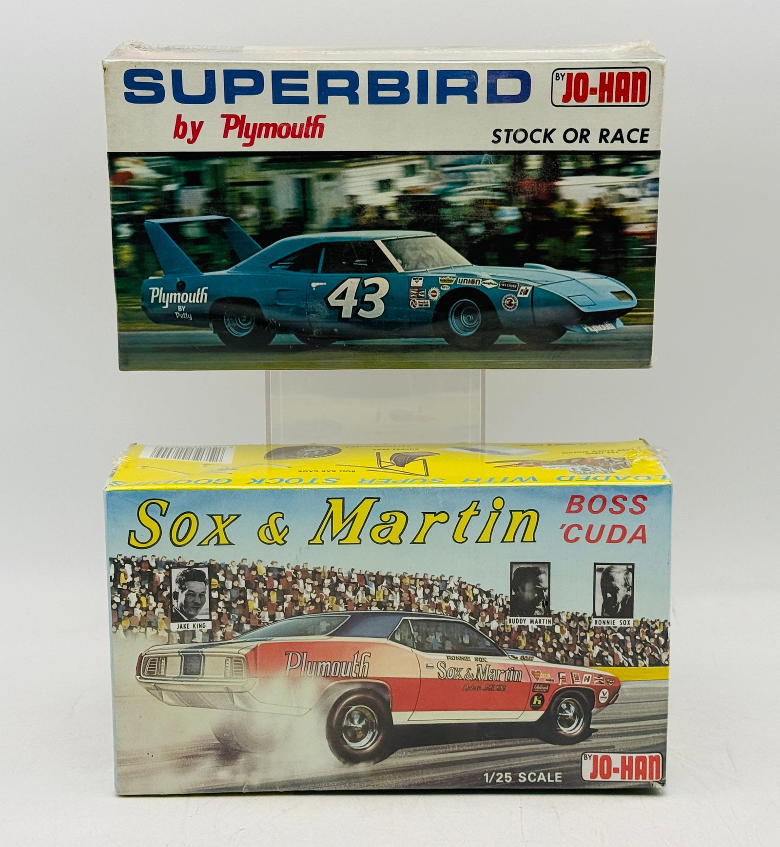 2 Jo-Han Plymouth Model Kits Factory Sealed: This pair of Jo-Han plastic assembly model kits in 1/25 scale features the Plymouth Superbird and the Sox & Martin Boss 'Cuda. The Superbird kit includes components for building either a stock str