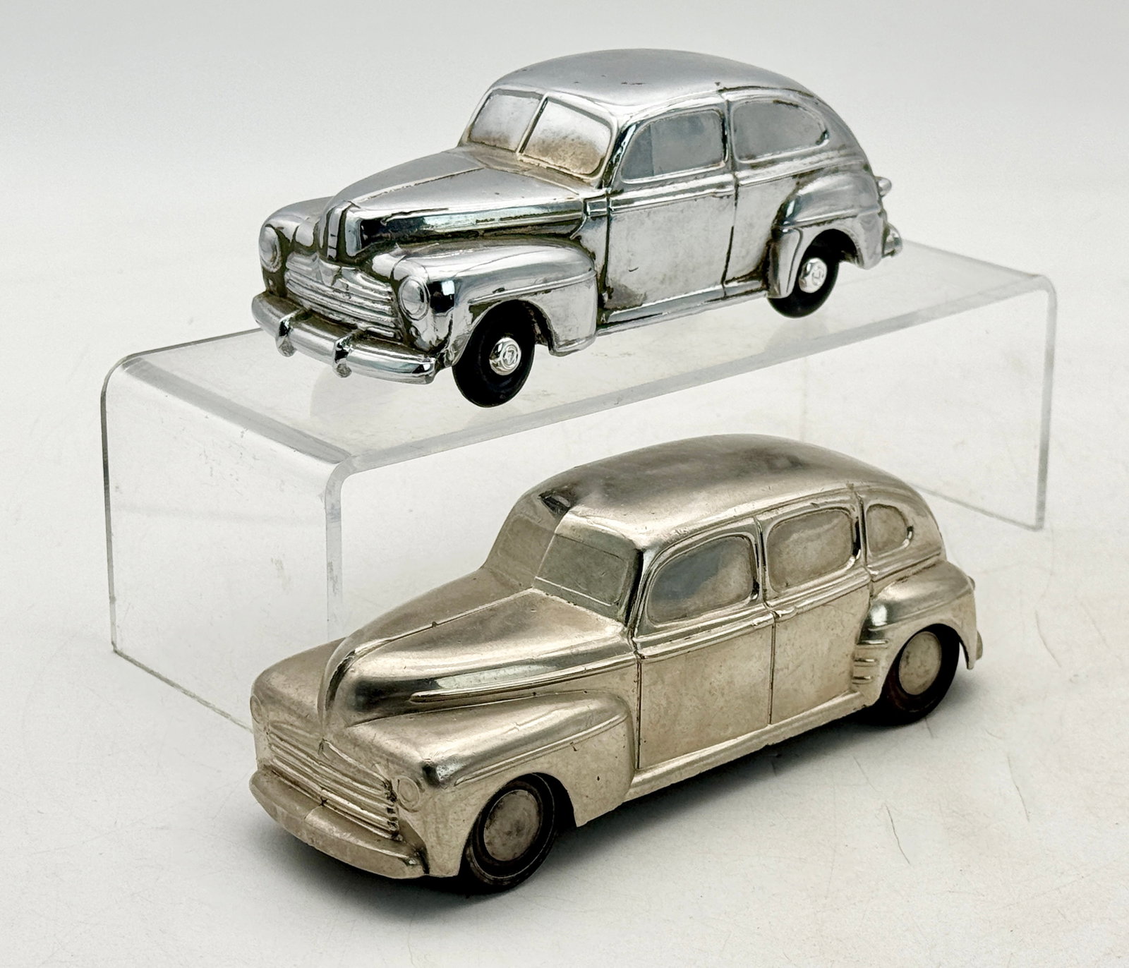 2 Vintage Master-Caster and Photone Cast Metal Cars (1 of 4)