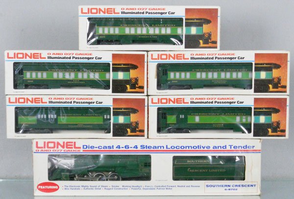 LIONEL SOUTHERN CRESCENT TRAIN SET: O ga, 8702 loco & tender, w/sound & smoke, w/cars 9533, 9534, 9531, 9532, 9530, orig boxes & inserts some wear, C9.