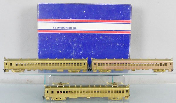 NJ INTERNATIONAL CUSTOM BRASS NEW HAVEN MU CAR SET: HO ga, unpainted brass, 1 car has a tarnished side, a few loose pieces, orig box & insert some wear, C7-8.