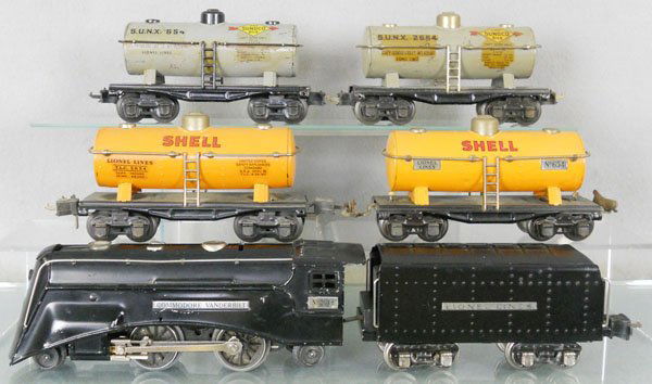 LIONEL TRAIN SET: O ga, 264E loco, 4 touch up spots, 265T tender, 2654 Shell tank, 654 Shell tank, 654 Shell tank, 2654 Shell tank, both gray tanks have darkened yellowed decals, C5-7.