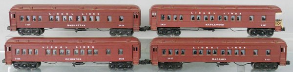 4 LIONEL MADISON CARS: O ga, 2625 Irvington, 2627 Madison, 2628 Manhattan, 2627 Maplewood, w/custom obsv platform, all are restored, C7-8.