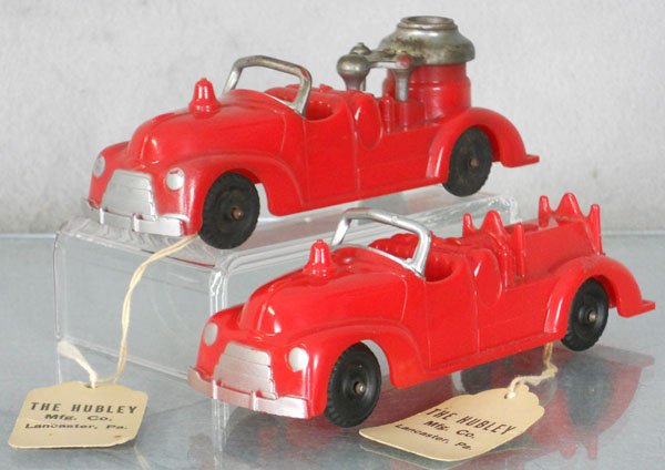 2 HUBLEY SAMPLE FIRE TRUCKS: plastic, 307 Ladder Truck, missing ladders, 324 Pumper, both are 6" long w/sample tags, C5-6.