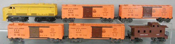 LIONEL TRAIN SET: O ga, 222 Rio Grande Alco diesel w/4 #6352 Pacific Fruit Express cars, 1 has a small melt mark on roof, 6017 caboose, C5-6.