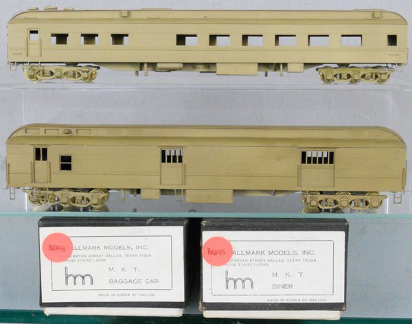 2 HALLMARK PASSENGER CARS: HO ga, unpainted brass, tarnishing, MKT baggage, 1 side dented, MKT diner, orig boxes & inserts minor wear, C8.