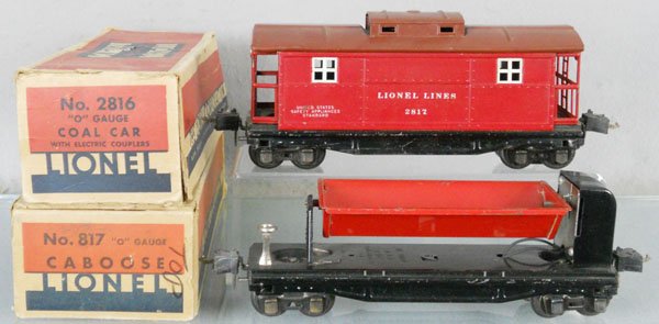 2 LIONEL FREIGHT CARS: O ga, 2817 caboose, some surface oxidation spots on roof, 3859 dump car, incorrect orig boxes are for #'s 2816 & 817, boxes are rough, C5.