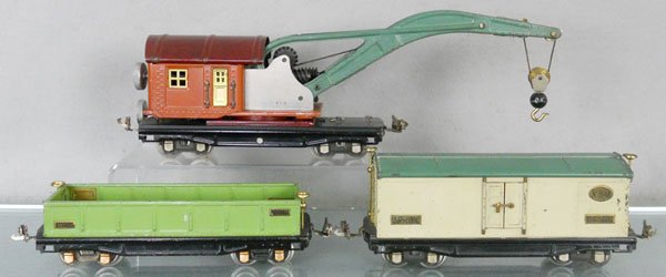 3 LIONEL FREIGHT CARS: O ga, 810 crane, gears intact, 912 gondola, 814 reefer, C5-6.