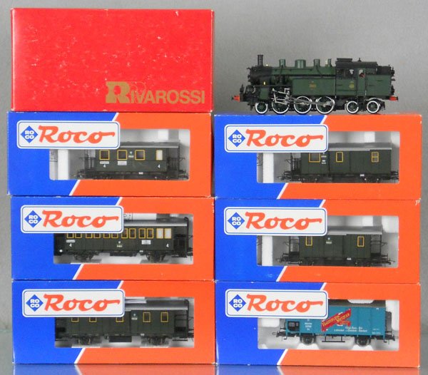 RIVAROSSI & ROCO TRAIN SET: HO ga, 2-rail, Rivarossi 1388 Pt 3/6 K. Bay Sts. loco w/Roco Bavarian cars 44831, 44836, 44812, 44814, 44813, 47282, orig boxes & inserts, C9-10.