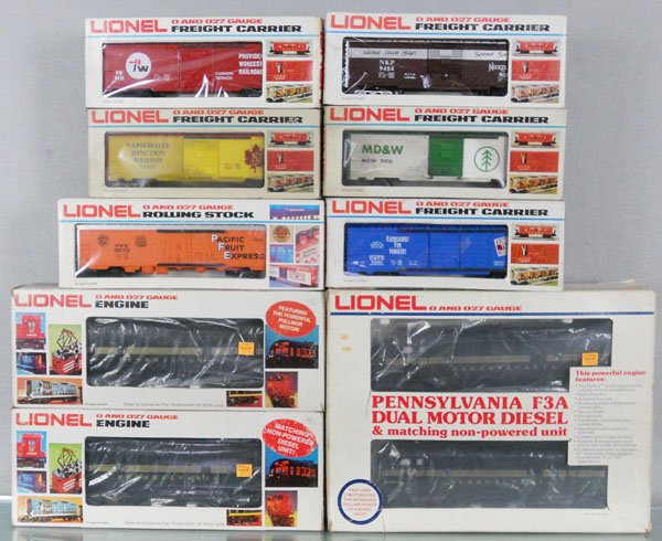 LIONEL PRR TRAIN SET: O ga, 8952 F3A diesels w/8059 & 8164 B units, all in green, w/cars 9872, 9415, 9404, 9416, 9460, 9413, some cars are dirty, orig boxes minor wear, C9.