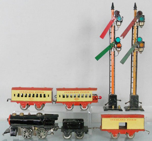 HAFNER & LIONEL TRAIN SET: O ga, Hafner loco & tender, windup not working, w/3 coaches, 2 Lionel 66 double semaphores, missing 1 light cap, C5.
