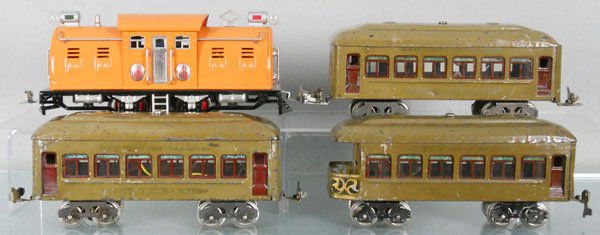 LIONEL TRAIN SET: O ga, 44E loco w/2 #610 Pullmans, 612 obsv, small dent in side, C4-9.