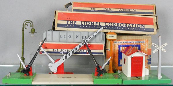 6 LIONEL ACCESSORIES: O ga, 59 lamp post, 57 streetlamp, 152 crossing gate, 314 girder bridge, gray, 47 crossing gate, missing light cages, 45N gateman, 4 orig boxes only, boxes worn, C5-6.