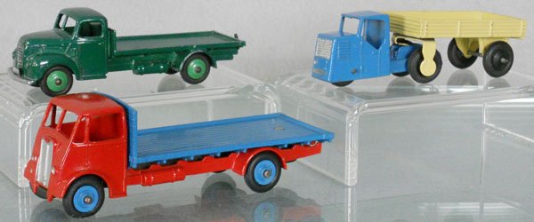 3 DINKY TRUCKS: 422 Ford Thames, 512 Guy Flat, 415 Mechanical Horse & Trailer, C7-8.