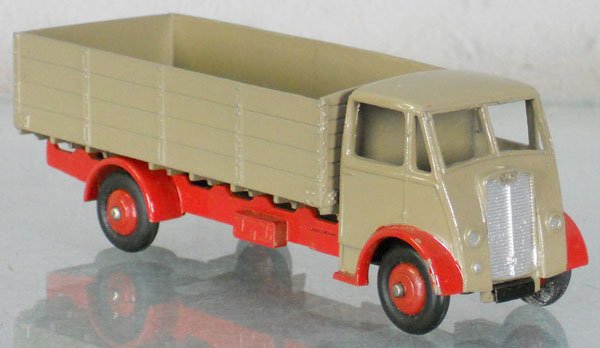 DINKY 511 GUY 4-TON LORRY: tan & red, 2 factory touch up spots, C8-9.