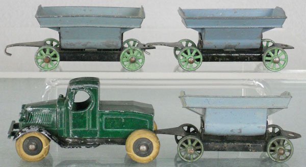 TOOTSIETOY 191 CONTRACTOR'S SET: dark green Mack w/gray containers, C5.