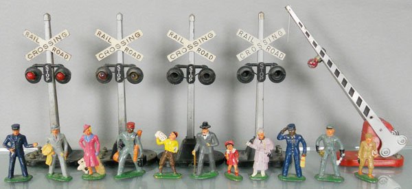 LIONEL ACCESSORIES: O ga, 4 #154 crossing signals, 152 crossing gate, missing 1 arm, some oxidation spots, 11 Barclay figures, C4-5.