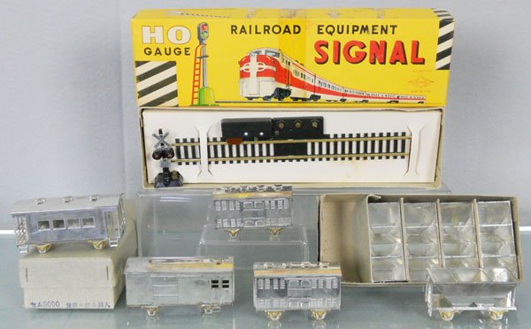 HO GAUGE TRAIN LOT: HO ga, Sakai #2 Signal Track, 4 unpainted passenger cars, 5 unpainted hoppers, LGB 5075 controller, no photo, orig boxes, C8.
