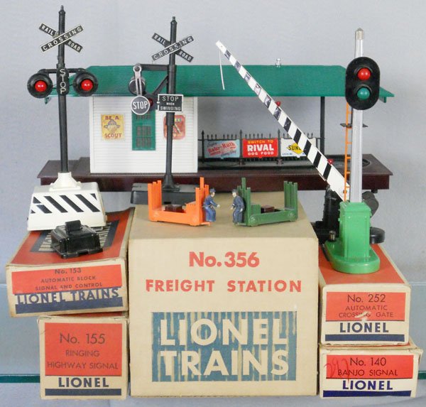 5 LIONEL ACCESSORIES: O ga, 356 freight station, 155 ringing highway signal, 252 crossing gate, 153 block signal, 140 banjo signal, orig box minor wear, 1 incom, C6-8.
