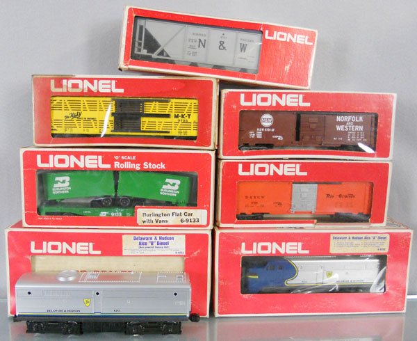 LIONEL TRAIN SET: O ga, 8252 & 8253 Delaware & Hudson diesels w/cars 9725, 9113, 9133, 9704, 9705, orig boxes & inserts worn, C9.