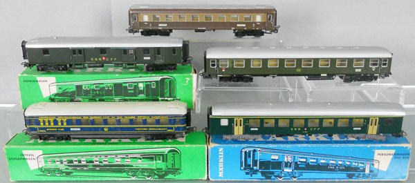 5 MARKLIN PASSENGER CARS: HO ga, 4029, sides worn, orig box some wear, C4, 4066, orig box rough, 4017, orig box rough, 4036, 4023, C8.