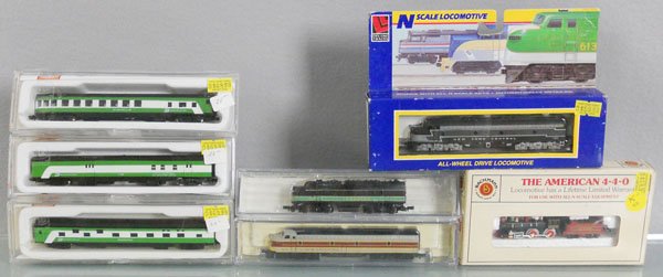 N GAUGE TRAIN LOT: N ga, Lifelike 7184, 15004 & 7212 locos, Bachmann 4750 loco, 3 Con Cor passenger cars, orig boxes minor wear, C9.