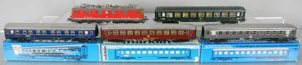 MARKLIN TRAIN SET: HO ga, 3339 Swiss electric loco w/passenger cars 4069, 4029, 4045, 4063, 3 orig car boxes only, C8-9.