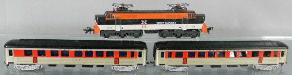 FLEISCHMANN NEW HAVEN TRAIN SET: HO ga, 2-rail, 1215 rectifier loco, 2 #1414 coaches, C7-8.