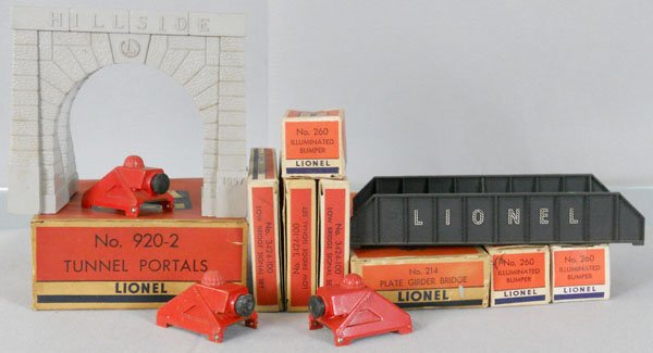 LIONEL ACCESSORIES: O ga, 920-2 tunnel portals, 3 #260 bumpers, 214 girder bridge, 3 #3424-100 low bridge signal sets, orig boxes minor wear, C7-9.