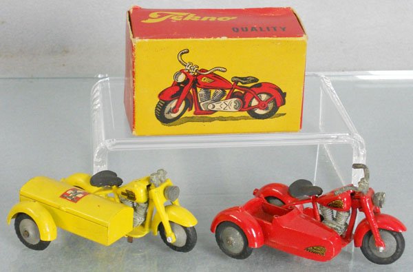 2 TEKNO HARLEY MOTORCYCLES: 762, w/sidecar, missing windscreen, 764, missing handlebars, 1 orig box only, box has minor wear, C6-7.