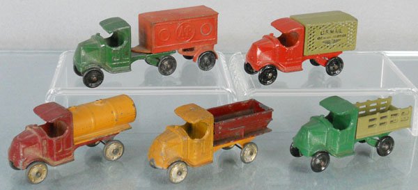 5 TOOTSIETOY MACK TRUCKS: 4670, 4645, 4640, 4639, 4638, C5-6.