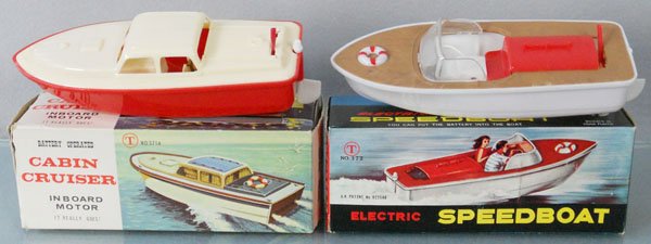 2 MOTOR BOATS: plastic, battery operated, not tested, both 7 1/2" long, orig boxes minor wear, C9.