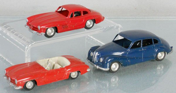 3 MARKLIN AUTOS: 8019 Mercedes, 8025 Mercedes, 8016 BMW, C7.