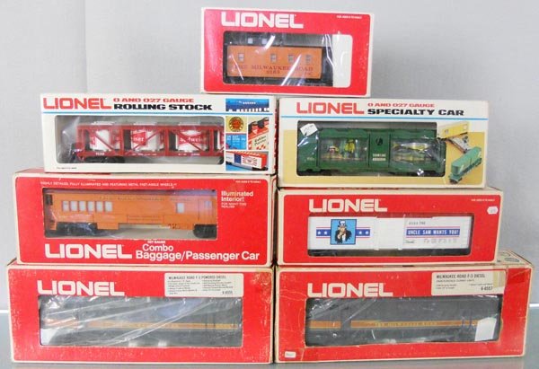 LIONEL TRAIN SET: O ga, 8555 & 8557 Milwaukee Road diesel set w/cars 9193, 7700, 9308, 9506, 9169, orig boxes minor wear, C7-9.