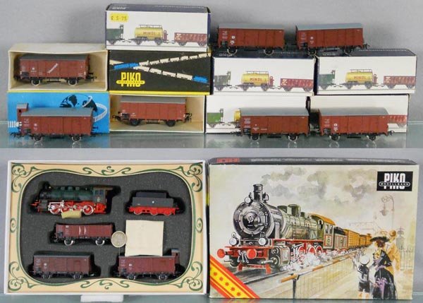PIKO PRUSSIAN TRAIN LOT: HO ga, 2-rail, 5/0713 5-piece set & 7 freight cars, orig boxes minor wear, C8-9.
