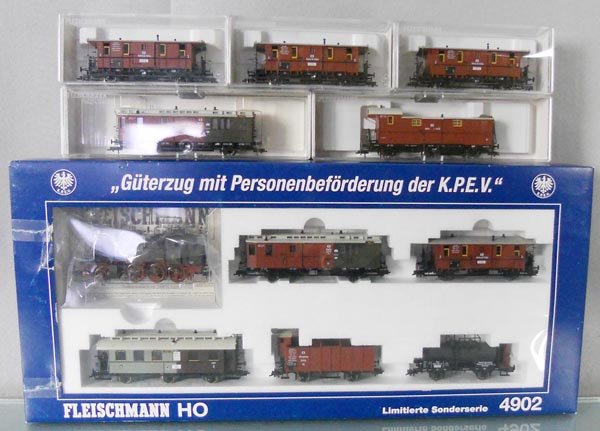 FLEISCHMANN PRUSSIAN TRAIN SET: HO ga, 2-rail, 4902 6-piece set w/extra cars 855820, 3 #855821 & 5894, orig boxes minor wear, C9-10.