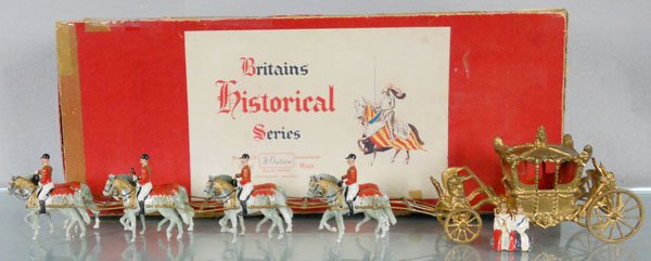 BRITAINS 1470 STATE COACH: front cross shaft broken on coach, w/figures of Queen Elizabeth & King George, orig box rough, C6-7.