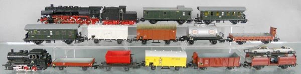 2 MARKLIN TRAIN SETS: HO ga, 3084 loco & tender, cab windows loose, w/cars 4003, 2 #4002, 4508, 4505, 4501, 323, 3000 loco w/cars 4503, 4513, 4509, 4601, 4613, C5-7.