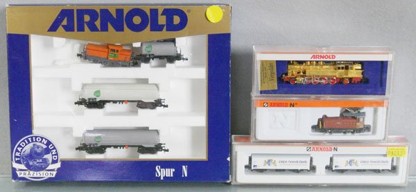 ARNOLD TRAIN LOT: N ga, 0297 train set, 2420 & 2713 locos, 0232 freight cars, orig boxes, C9.