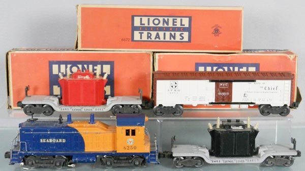 LIONEL TRAIN SET: O ga, 6250 Seaboard switcher, 1 decal worn, 2 #2461 transformer cars, 6672 reefer, orig boxes worn & incom, C5-6.